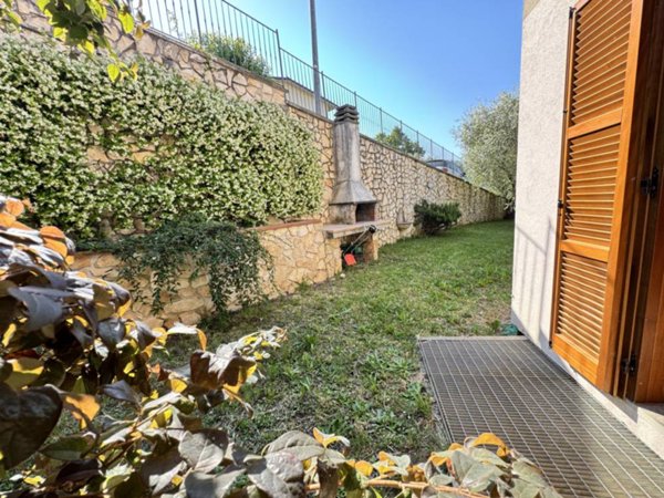 casa indipendente in vendita a Vaiano