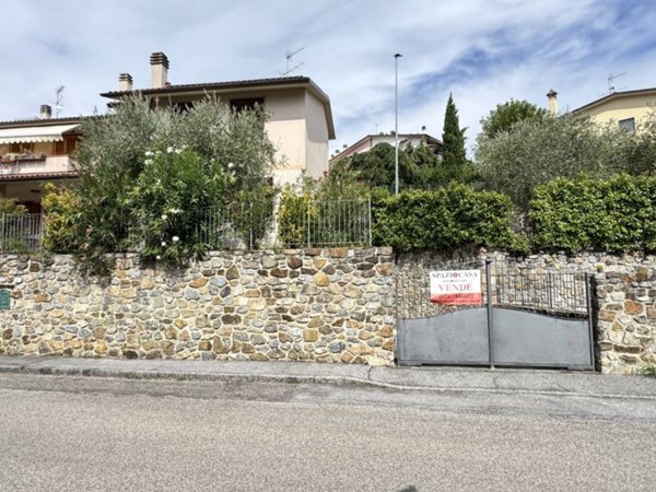 casa indipendente in vendita a Vaiano