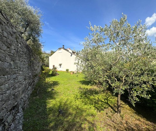 casa indipendente in vendita a Vaiano