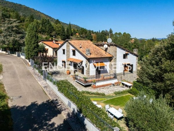 casa indipendente in vendita a Vaiano in zona Schignano