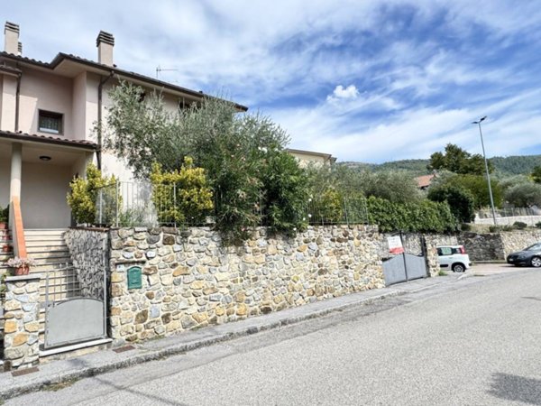 casa indipendente in vendita a Vaiano