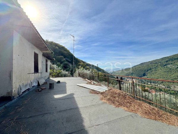casa indipendente in vendita a Vaiano in zona Faltugnano