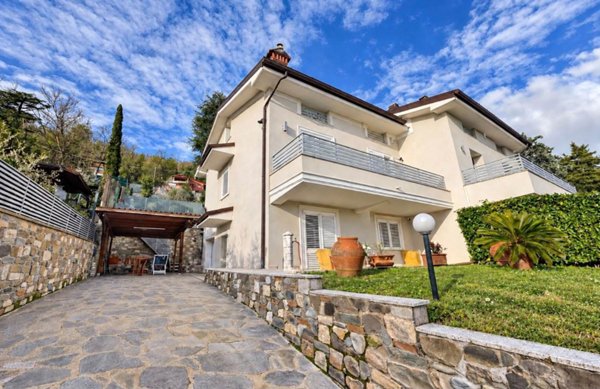 casa indipendente in vendita a Vaiano