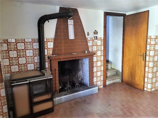 appartamento in vendita a Vernio in zona Cavarzano