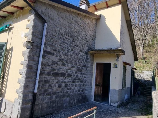 casa indipendente in vendita a Vernio in zona Montepiano