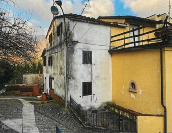 casa indipendente in vendita a Vernio in zona San Quirico