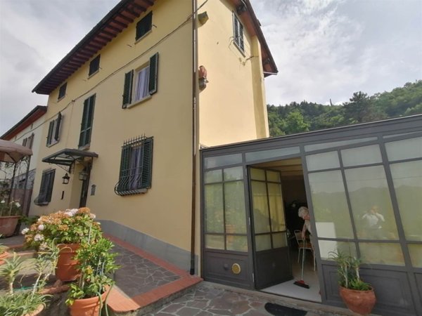 casa semindipendente in vendita a Vernio in zona Costozze