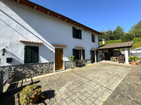 casa indipendente in vendita a Vernio in zona San Quirico