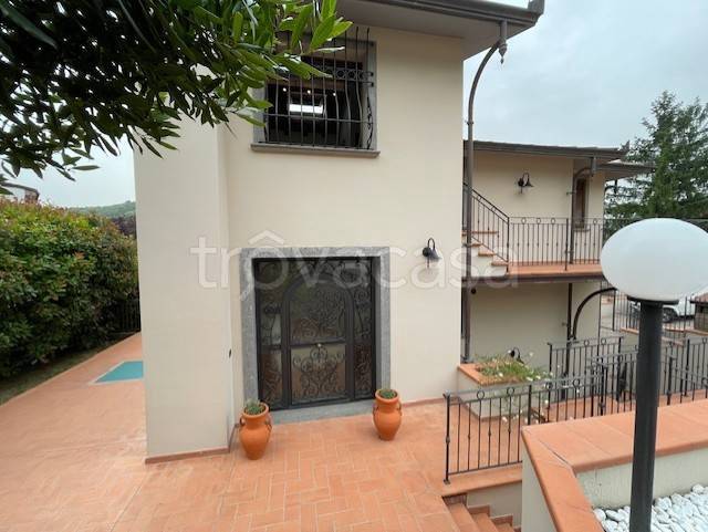 casa indipendente in vendita a Vernio