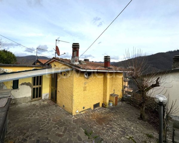 casa indipendente in vendita a Vernio