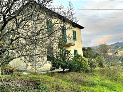 casa indipendente in vendita a Vernio in zona Mercatale Vernio