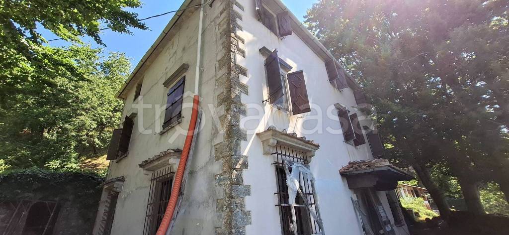 casa indipendente in vendita a Vernio in zona Montepiano