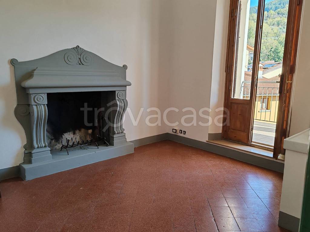 appartamento in vendita a Vernio in zona Mercatale Vernio