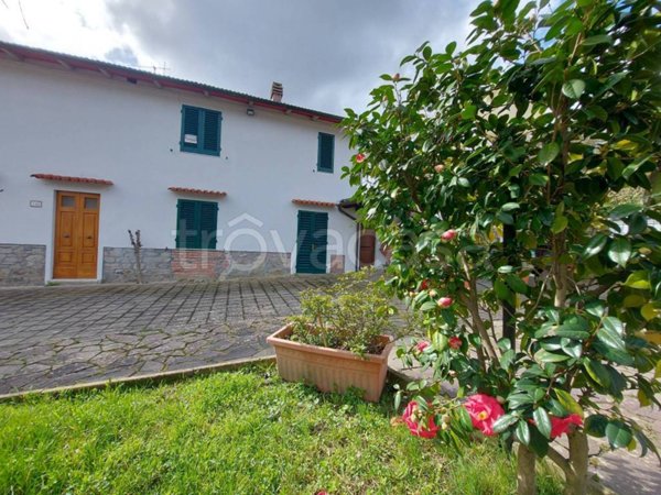 casa indipendente in vendita a Vernio