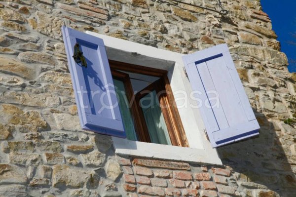casa indipendente in vendita a Vernio