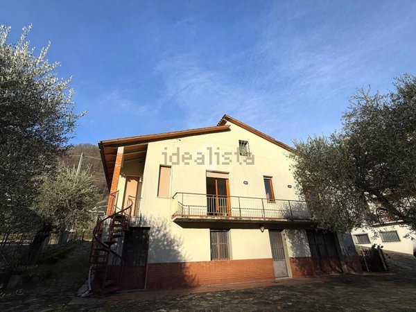 casa indipendente in vendita a Vernio