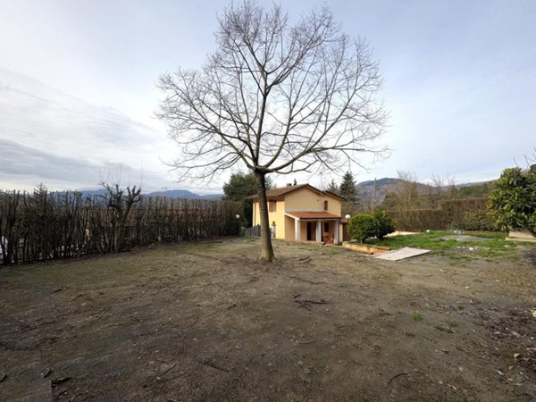 casa indipendente in vendita a Vernio
