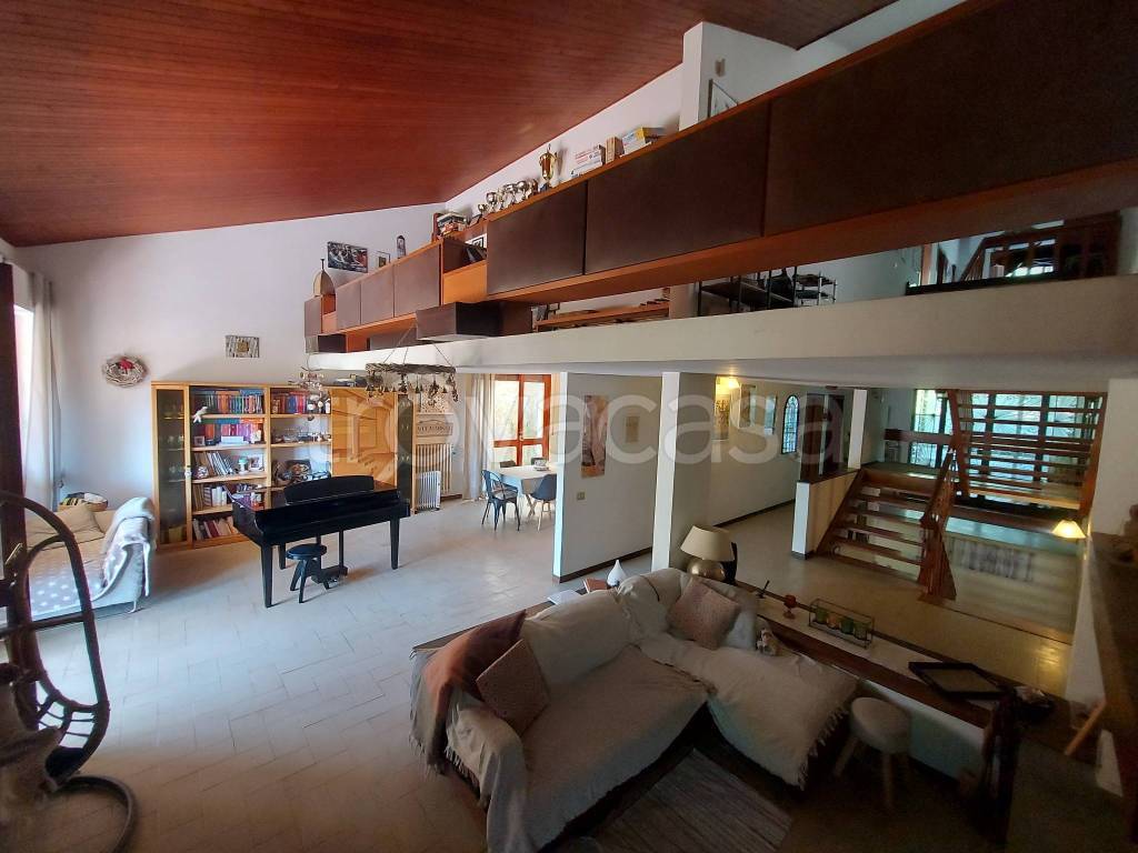 casa indipendente in vendita a Vernio