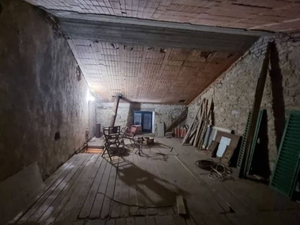 casa indipendente in vendita a Vernio in zona Montepiano