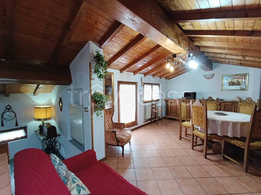 casa indipendente in vendita a Vernio in zona Mercatale Vernio