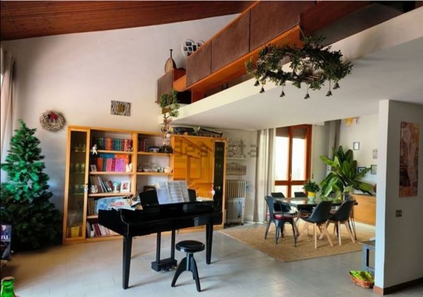 casa indipendente in vendita a Vernio