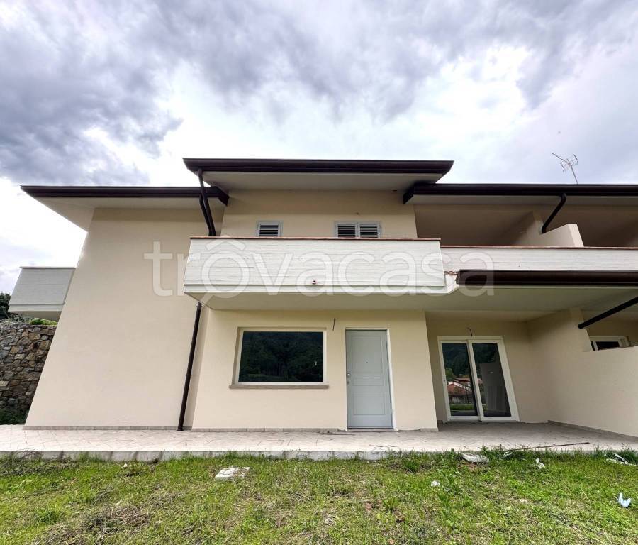 casa indipendente in vendita a Vernio