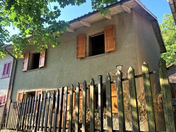 casa indipendente in vendita a Vernio in zona Montepiano
