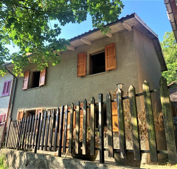 casa indipendente in vendita a Vernio in zona Montepiano