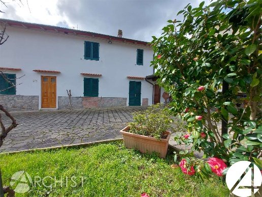 casa indipendente in vendita a Vernio