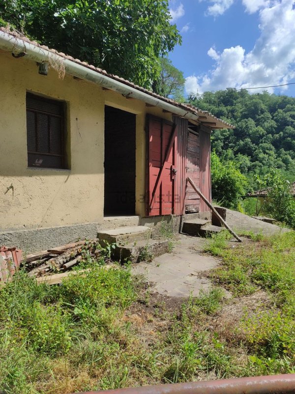 casa indipendente in vendita a Vernio in zona San Quirico