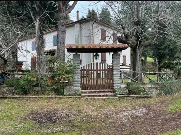 casa indipendente in vendita a Vernio
