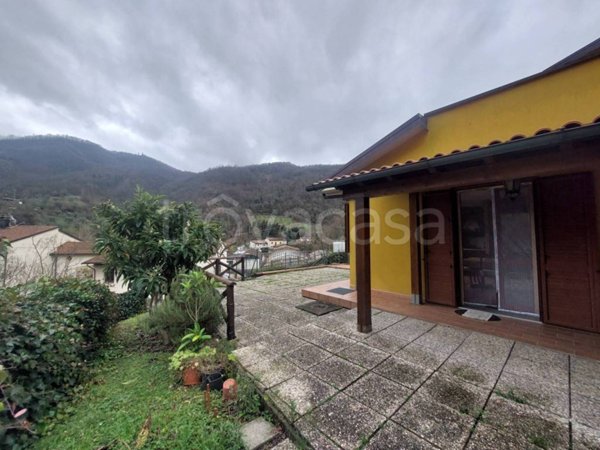 casa indipendente in vendita a Vernio