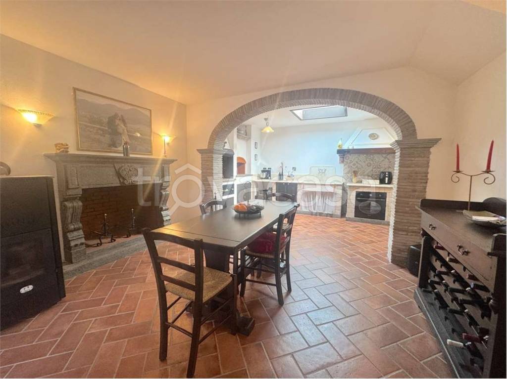 casa indipendente in vendita a Vernio