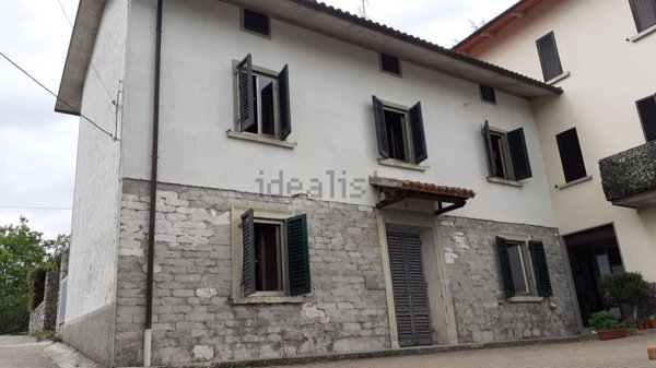 casa indipendente in vendita a Vernio
