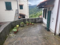 casa indipendente in vendita a Vernio in zona Sant'Ippolito