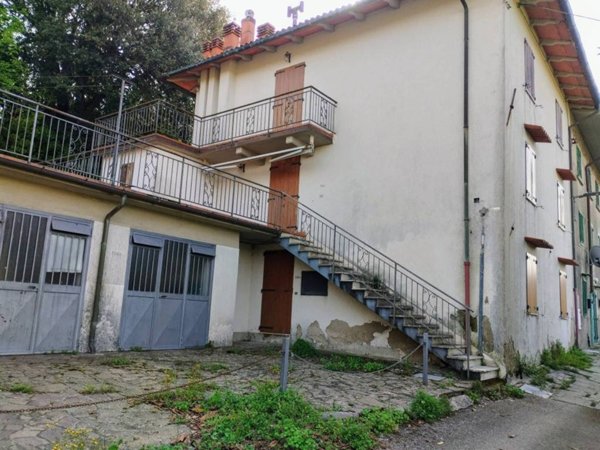 appartamento in vendita a Vernio in zona Sant'Ippolito