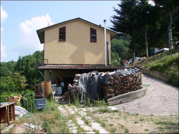 casa indipendente in vendita a Vernio in zona Sasseta