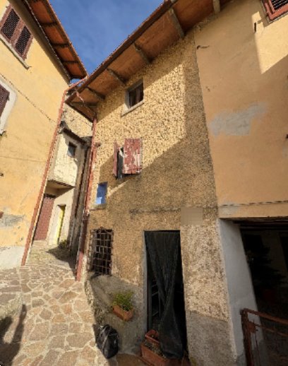 casa indipendente in vendita a Vernio