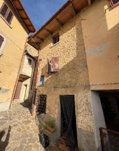 casa indipendente in vendita a Vernio