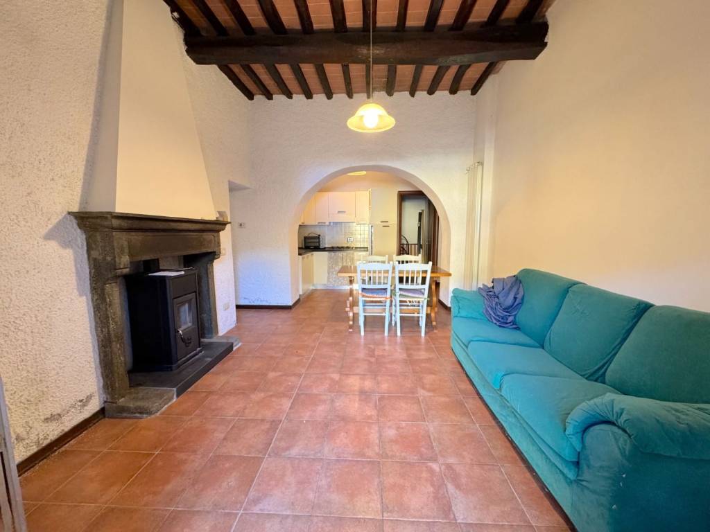 casa indipendente in vendita a Vernio in zona Montepiano