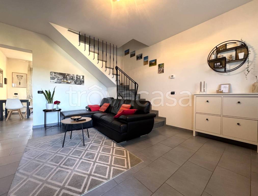 casa indipendente in vendita a Vernio in zona Sant'Ippolito
