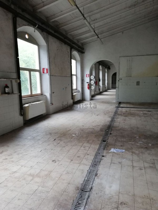 locale di sgombero in vendita a Vernio