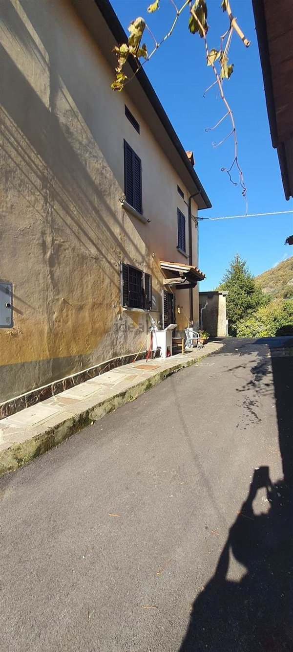 casa indipendente in vendita a Vernio in zona San Quirico