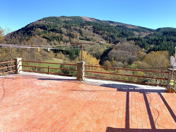 casa indipendente in vendita a Vernio in zona Risubbiani