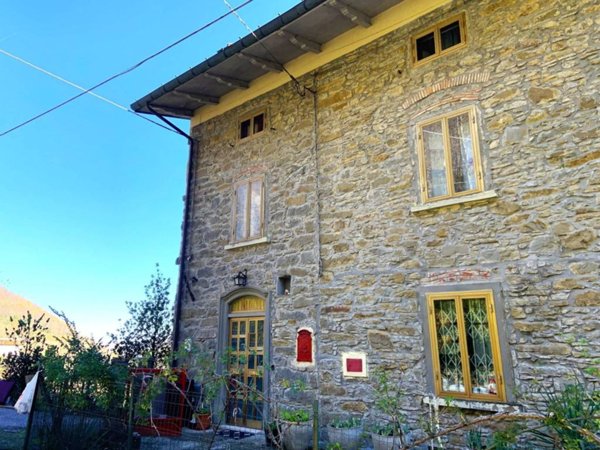 casa indipendente in vendita a Vernio