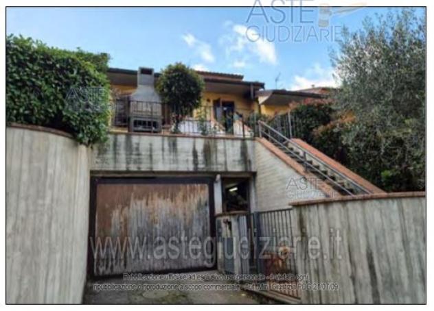 casa indipendente in vendita a Vernio