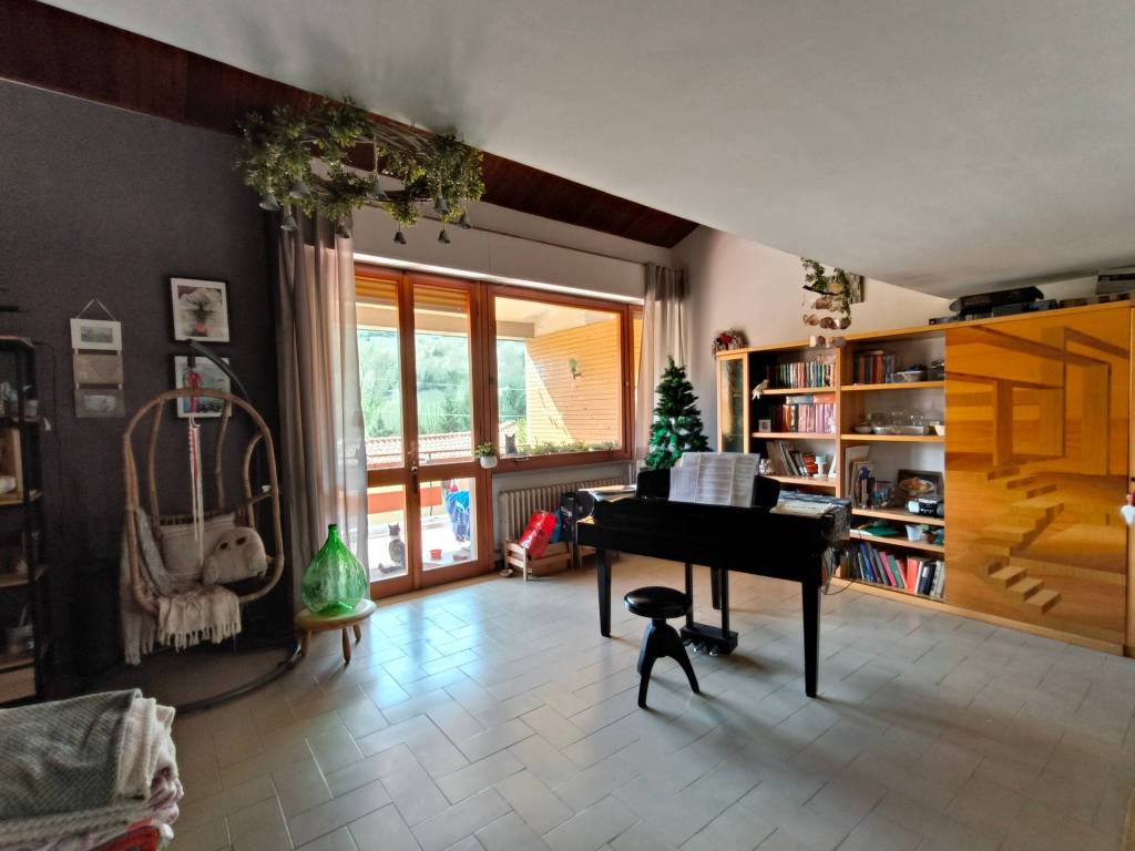 casa indipendente in vendita a Vernio in zona San Quirico
