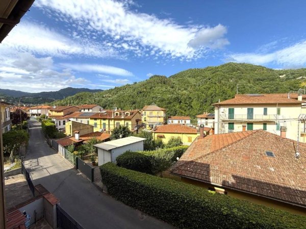 casa indipendente in vendita a Vernio
