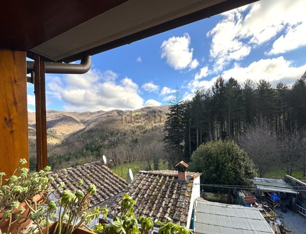 casa indipendente in vendita a Vernio
