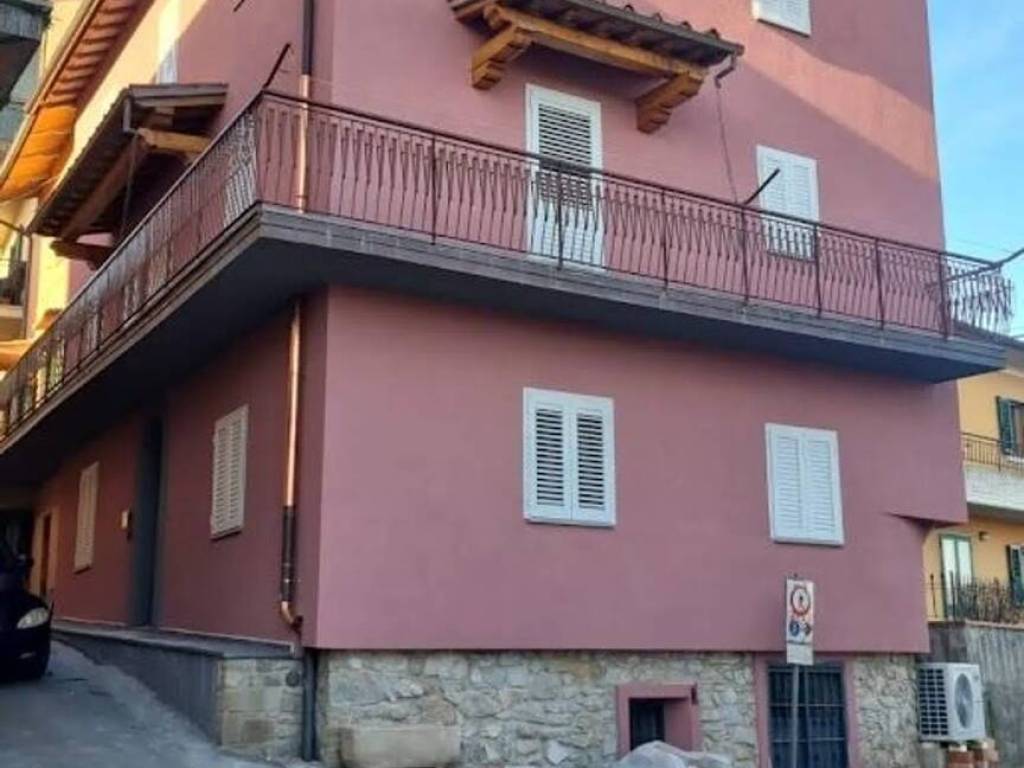 casa indipendente in vendita a Vernio in zona San Quirico